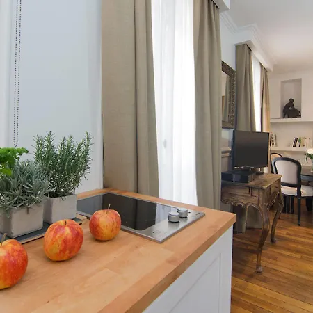 My Nest - Quartier Latin אורחן 2*